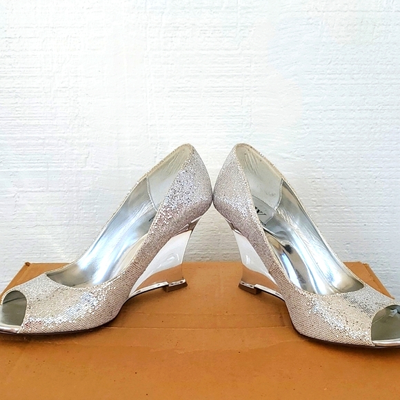 LIKE NEW: CLEAR BOTTOM PRINCESS WEDGES - Picture 1 of 11